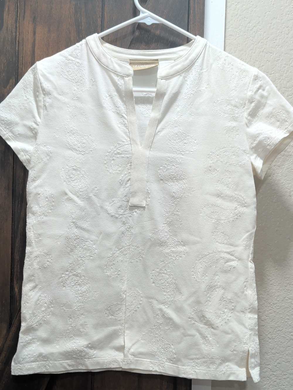 Liz Claiborne White Short-Sleeve Embroidered Split-Neck Tee